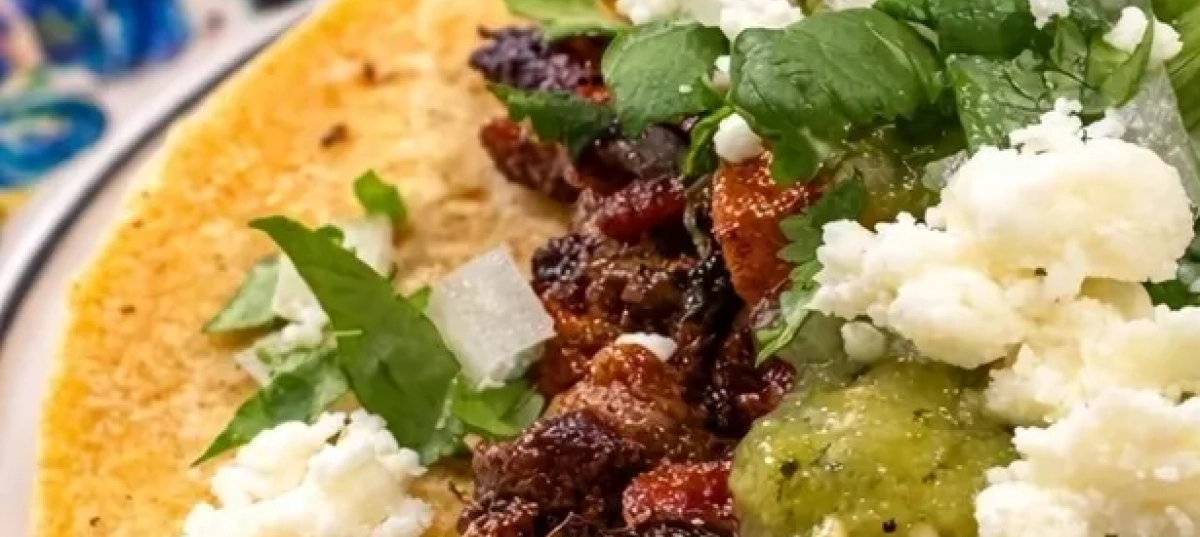 Taco with beef and fresh toppings